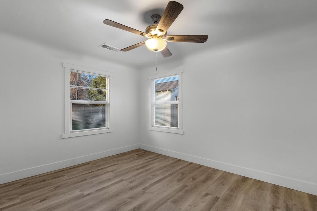 Image 8 of property listing at 212 Sonoma Avenue, Chowchilla, CA 93610