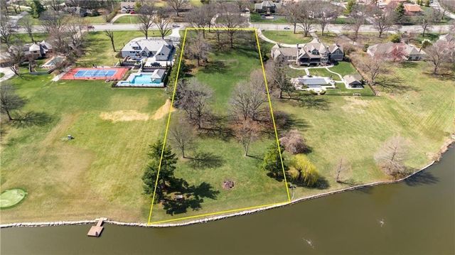 8801 Mission Road, Leawood, KS 66206