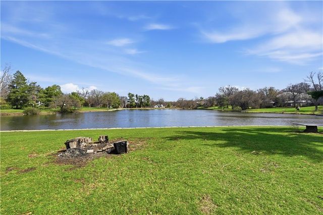 8801 Mission Road, Leawood, KS 66206