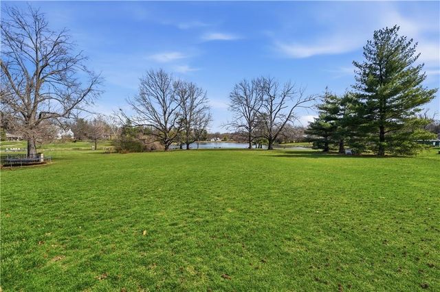 8801 Mission Road, Leawood, KS 66206