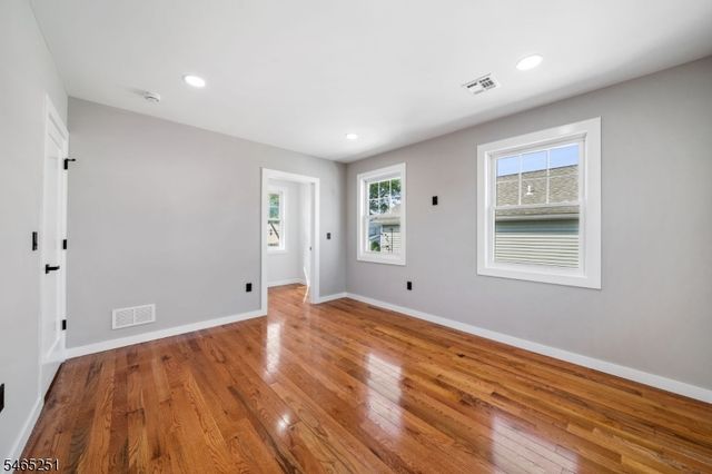 1123 Thompson Ave, Roselle Boro, NJ 07203
