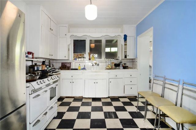 3036 Surry Street, Los Angeles, CA 90027