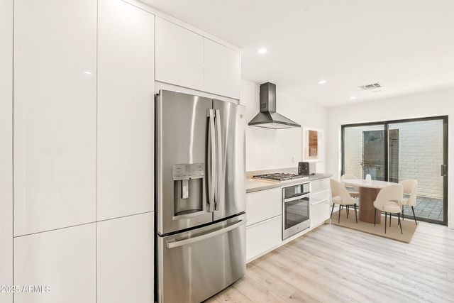 7113 E MCDONALD Drive, Paradise Valley, AZ 85253