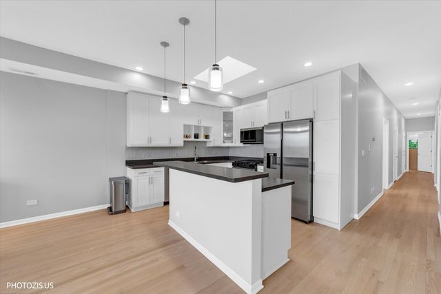 2919 N SOUTHPORT Avenue 4, Chicago, IL 60657