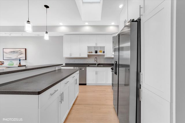 2919 N SOUTHPORT Avenue 4, Chicago, IL 60657