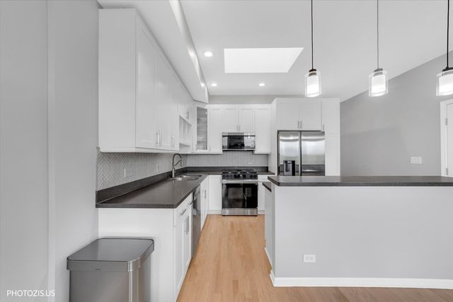 2919 N SOUTHPORT Avenue 4, Chicago, IL 60657