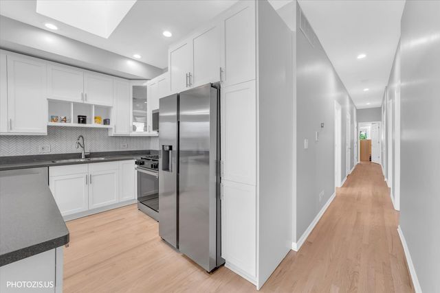 2919 N SOUTHPORT Avenue 4, Chicago, IL 60657