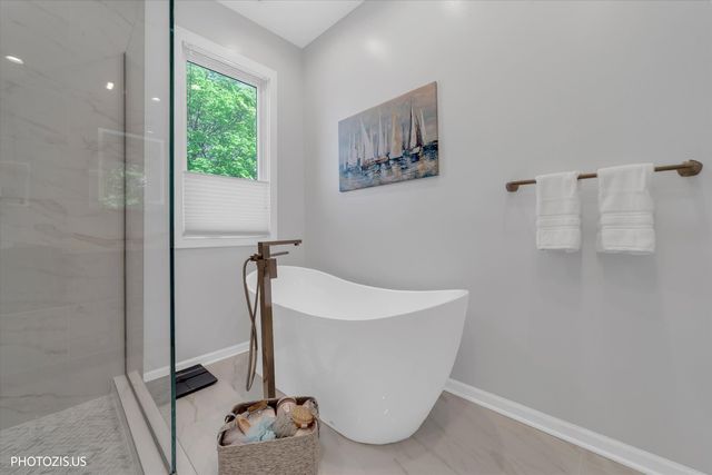 2919 N SOUTHPORT Avenue 4, Chicago, IL 60657