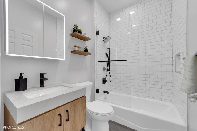 2919 N SOUTHPORT Avenue 4, Chicago, IL 60657