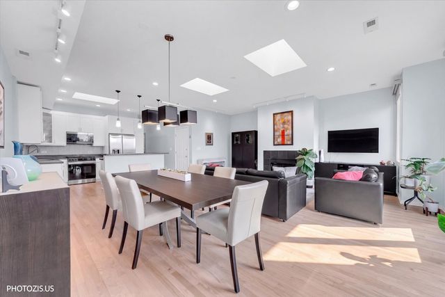 2919 N SOUTHPORT Avenue 4, Chicago, IL 60657