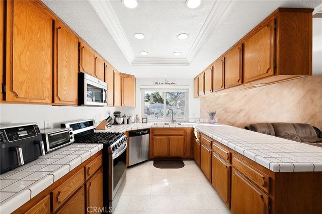 9554 Sunrise Court, Phelan, CA 92371