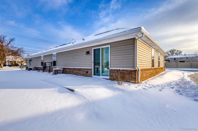 18754 14 mile road 22, Roseville, MI 48066