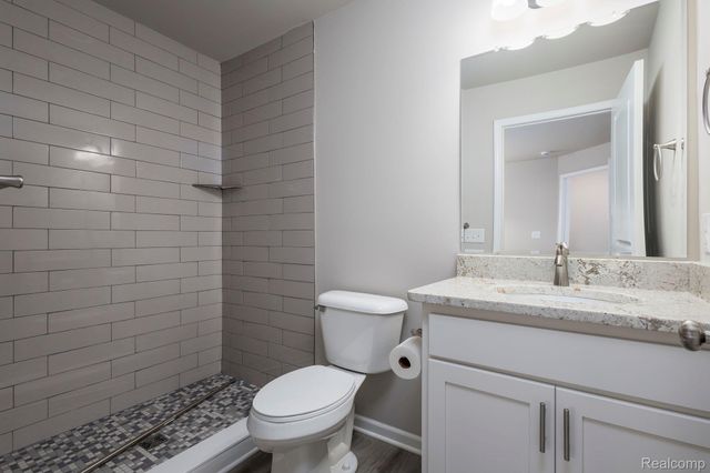 18754 14 mile road 22, Roseville, MI 48066