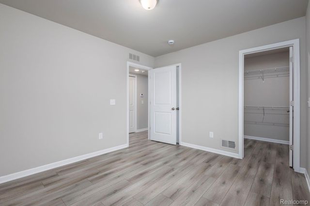 18754 14 mile road 22, Roseville, MI 48066