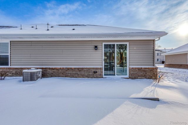 18754 14 mile road 22, Roseville, MI 48066