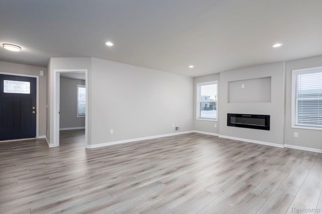 18754 14 mile road 22, Roseville, MI 48066