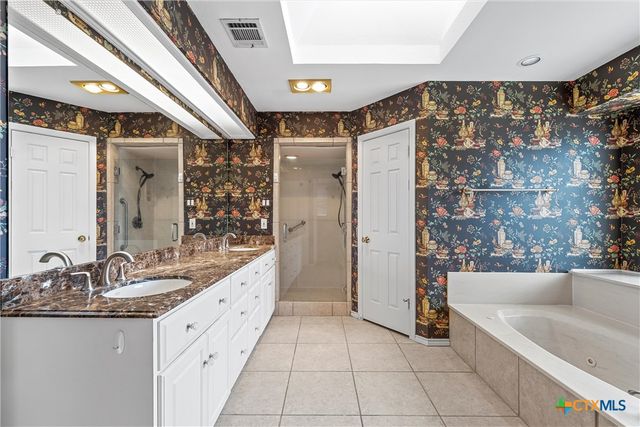 8216 Teakwood Drive, Woodway, TX 76712