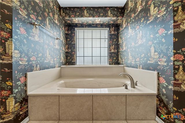 8216 Teakwood Drive, Woodway, TX 76712