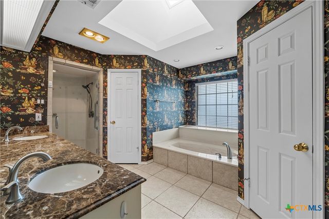8216 Teakwood Drive, Woodway, TX 76712