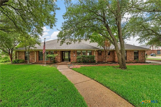 8216 Teakwood Drive, Woodway, TX 76712