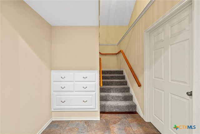 8216 Teakwood Drive, Woodway, TX 76712