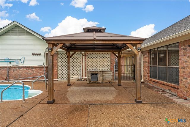 8216 Teakwood Drive, Woodway, TX 76712