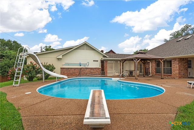 8216 Teakwood Drive, Woodway, TX 76712