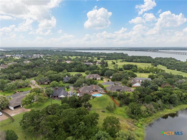 8216 Teakwood Drive, Woodway, TX 76712