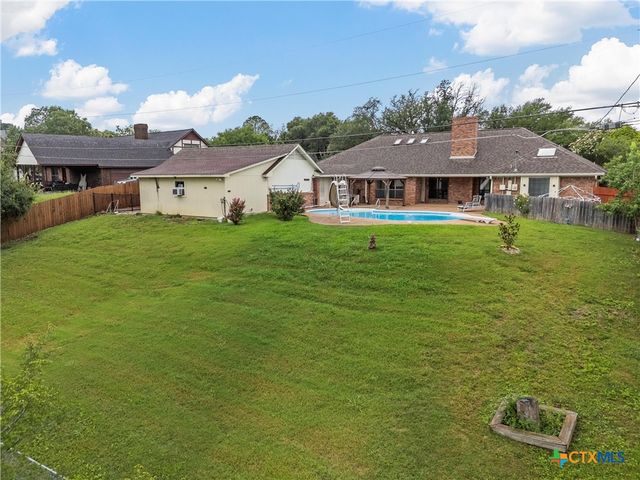 8216 Teakwood Drive, Woodway, TX 76712