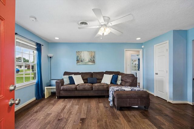 1517 Wayside Drive, Texas City, TX 77590