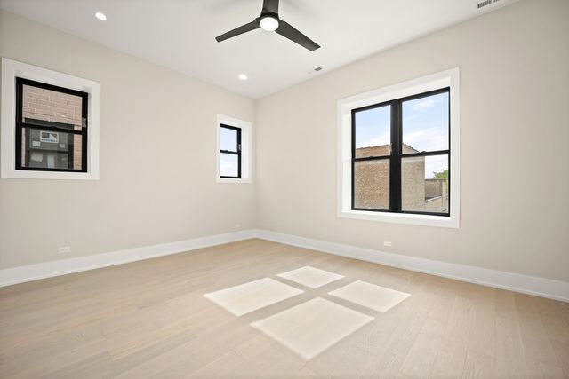 4353 N Richmond Avenue 3N, Chicago, IL 60618