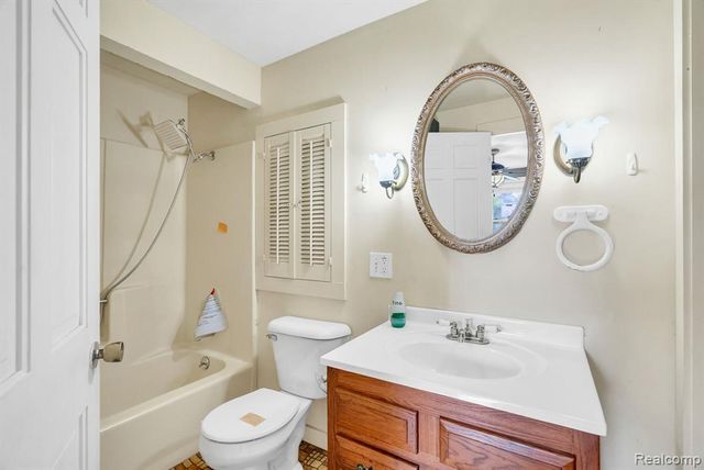 7054 Mccords Avenue, Alto, MI 49302