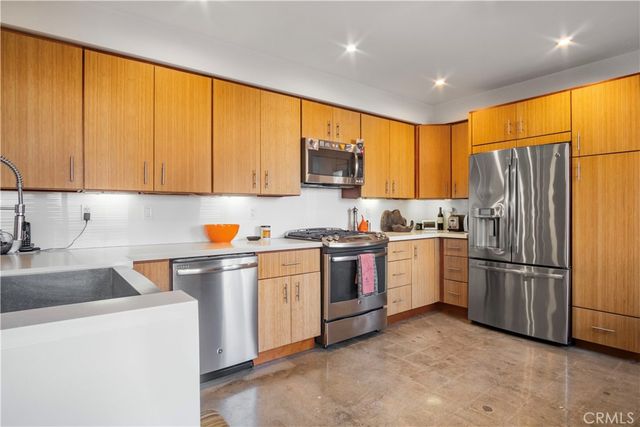 2218 Silver Ridge, Los Angeles, CA 90039