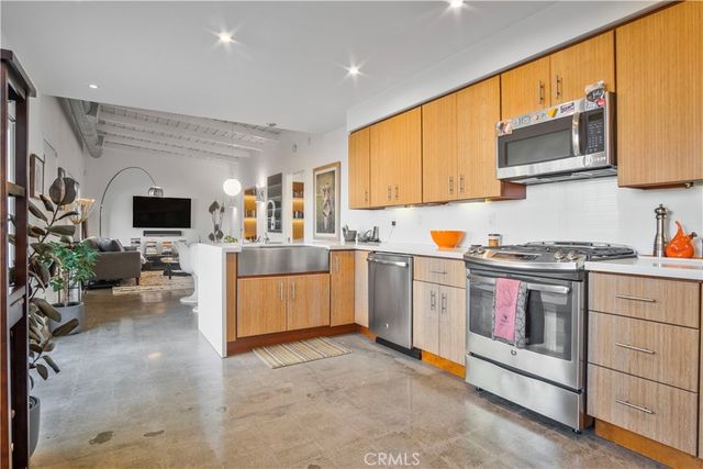 2218 Silver Ridge, Los Angeles, CA 90039