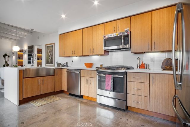 2218 Silver Ridge, Los Angeles, CA 90039