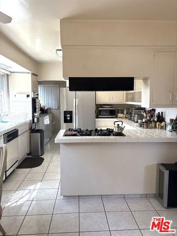 1325 N Spaulding Avenue, Los Angeles, CA 90046