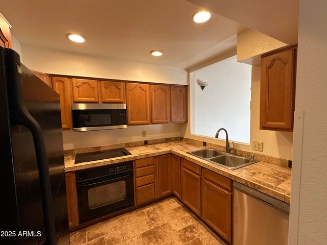 924 S HACIENDA Drive D, Tempe, AZ 85281