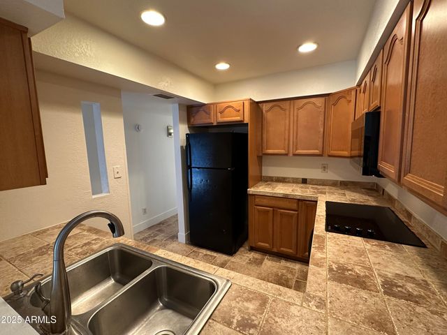 924 S HACIENDA Drive D, Tempe, AZ 85281