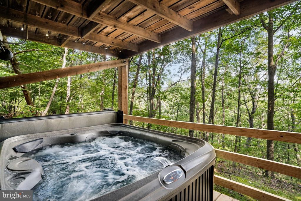 557 TRAPPER RIDGE LANE, Hedgesville, WV 25427