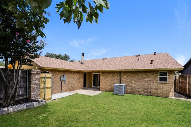 1816 Christopher Drive, Fort Worth, TX 76140