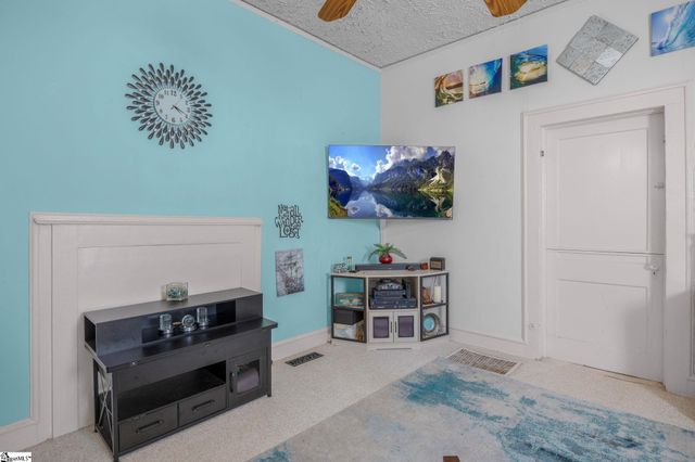 38 S 6th Street, Greenville, SC 29611