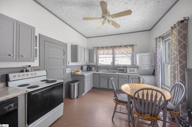 38 S 6th Street, Greenville, SC 29611