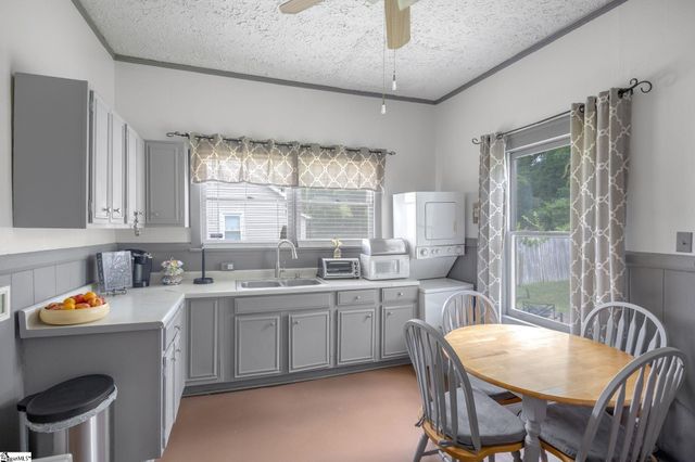 38 S 6th Street, Greenville, SC 29611