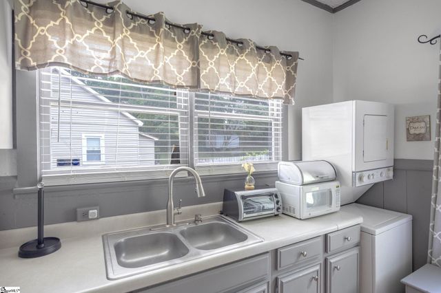 38 S 6th Street, Greenville, SC 29611