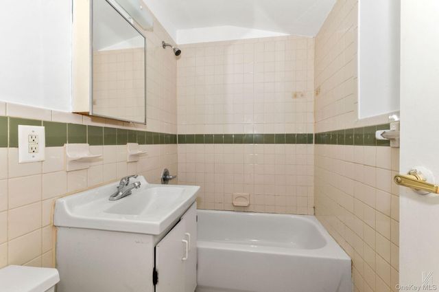 426 54th Street, Brooklyn, NY 11220