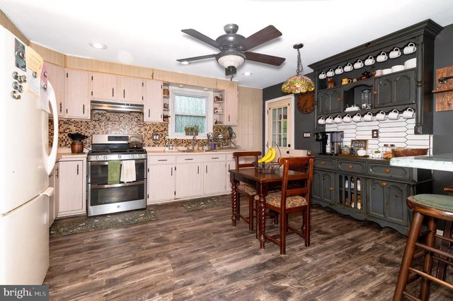 204 HOLLY LN, Williamstown, NJ 08094