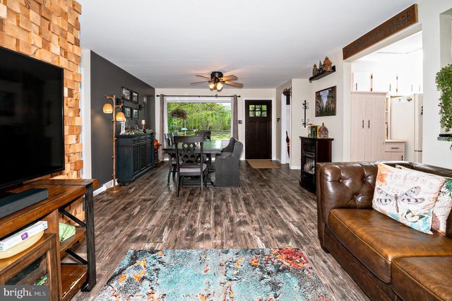 204 HOLLY LN, Williamstown, NJ 08094