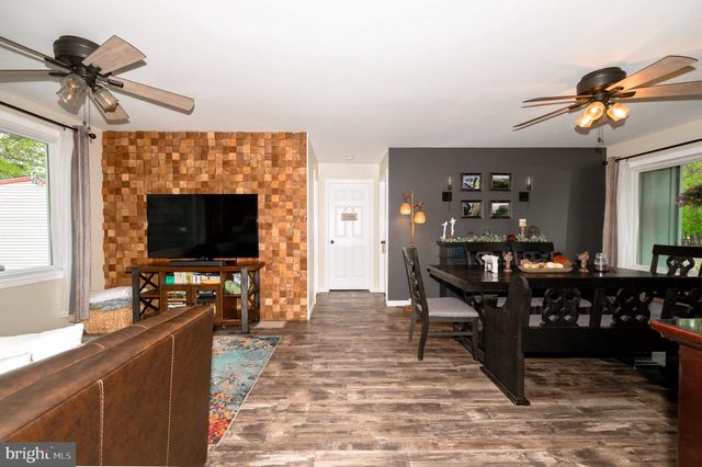 204 HOLLY LN, Williamstown, NJ 08094