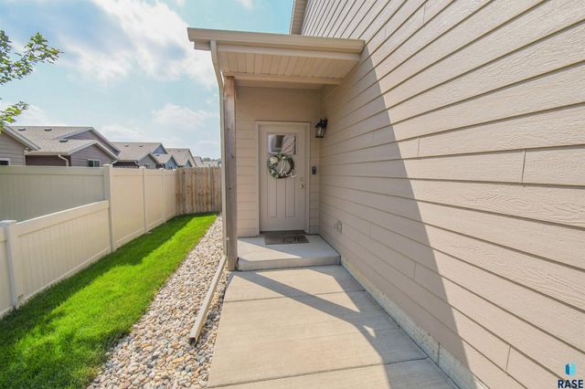 3009 S Richie Dr Drive, Sioux Falls, SD 57106