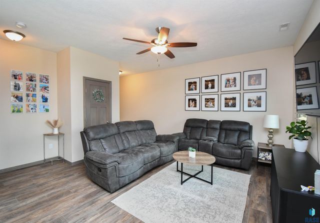 3009 S Richie Dr Drive, Sioux Falls, SD 57106